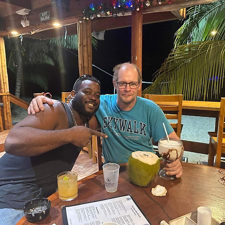 Airport Inn Roatan Экстерьер фото