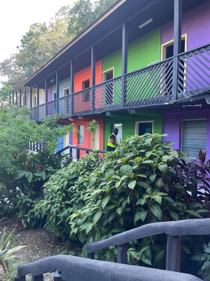 Airport Inn Roatan Экстерьер фото