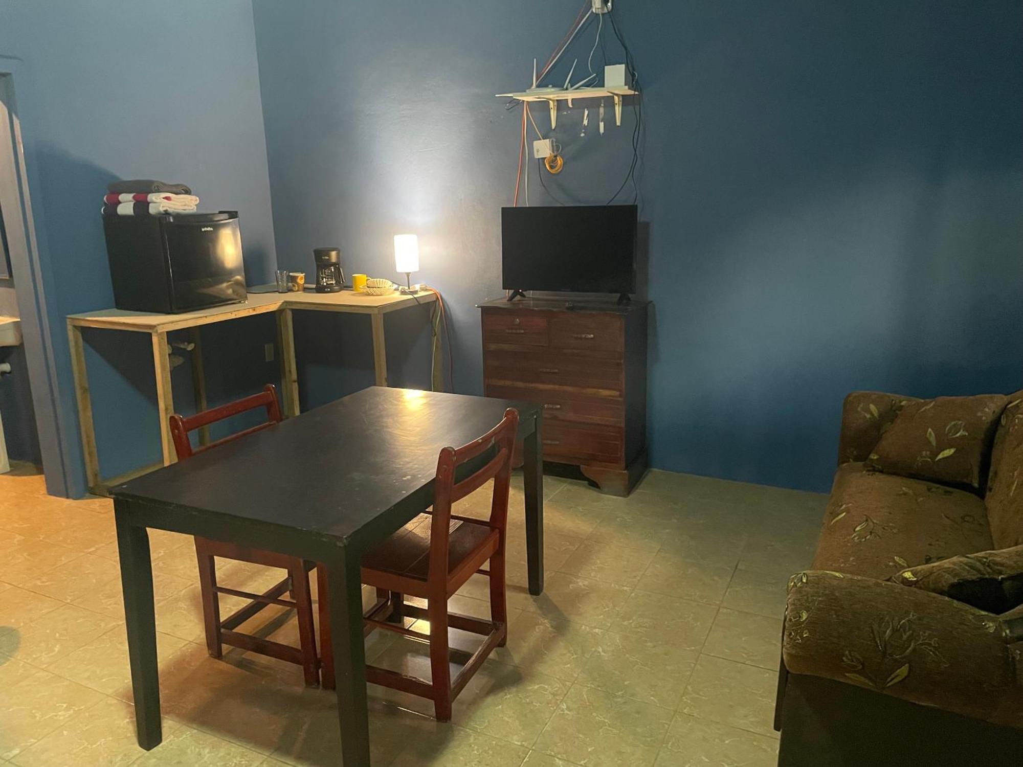 Airport Inn Roatan Экстерьер фото