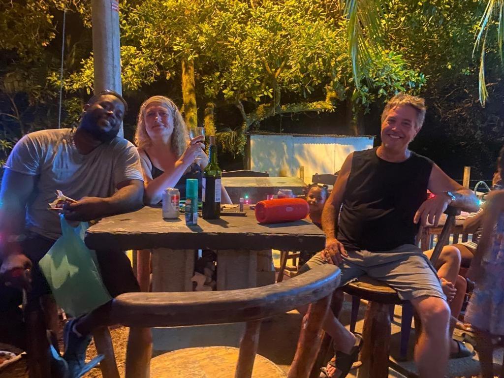 Airport Inn Roatan Экстерьер фото