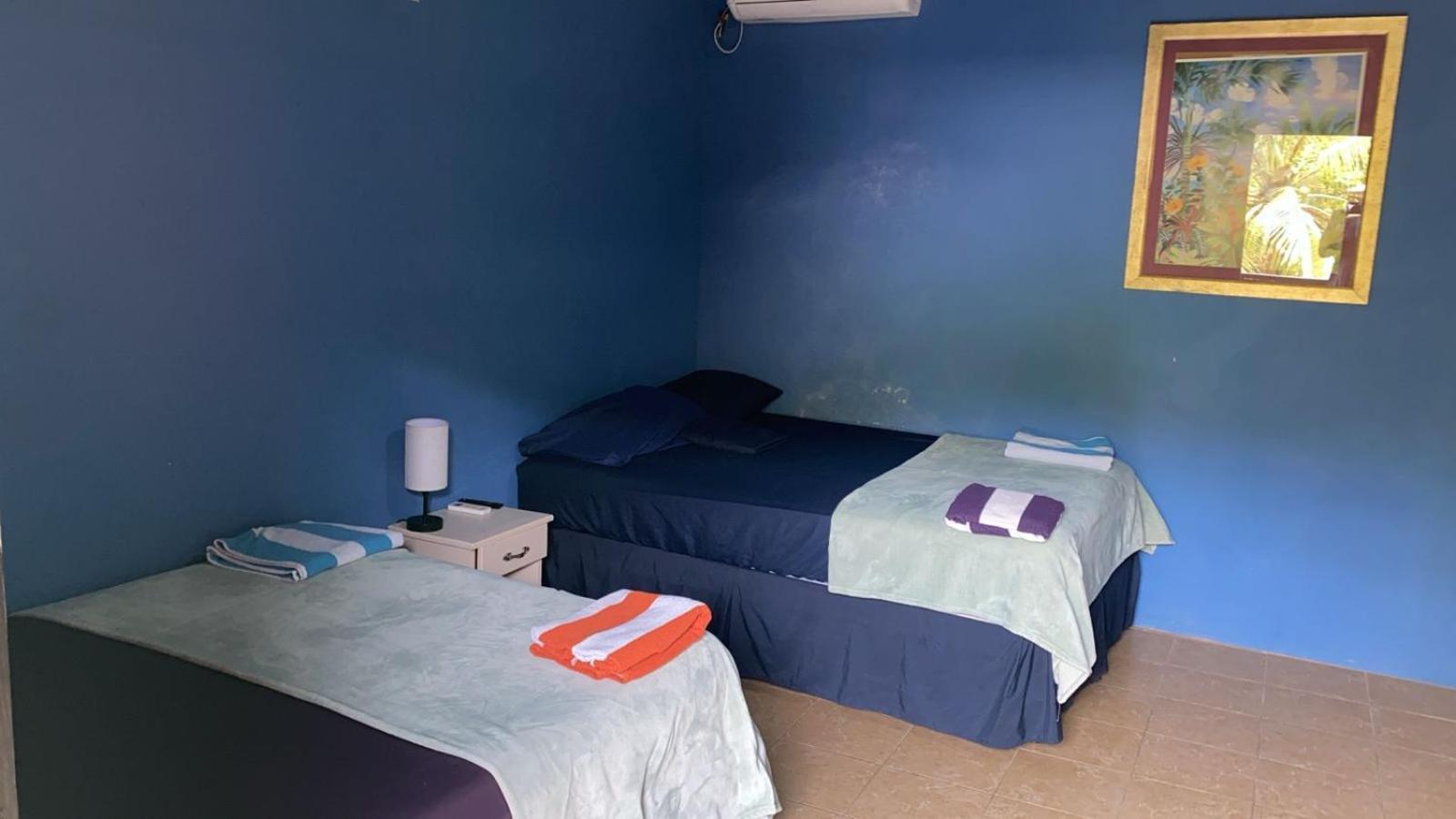 Airport Inn Roatan Экстерьер фото