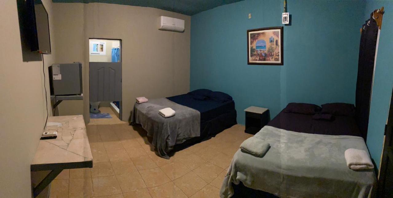 Airport Inn Roatan Экстерьер фото